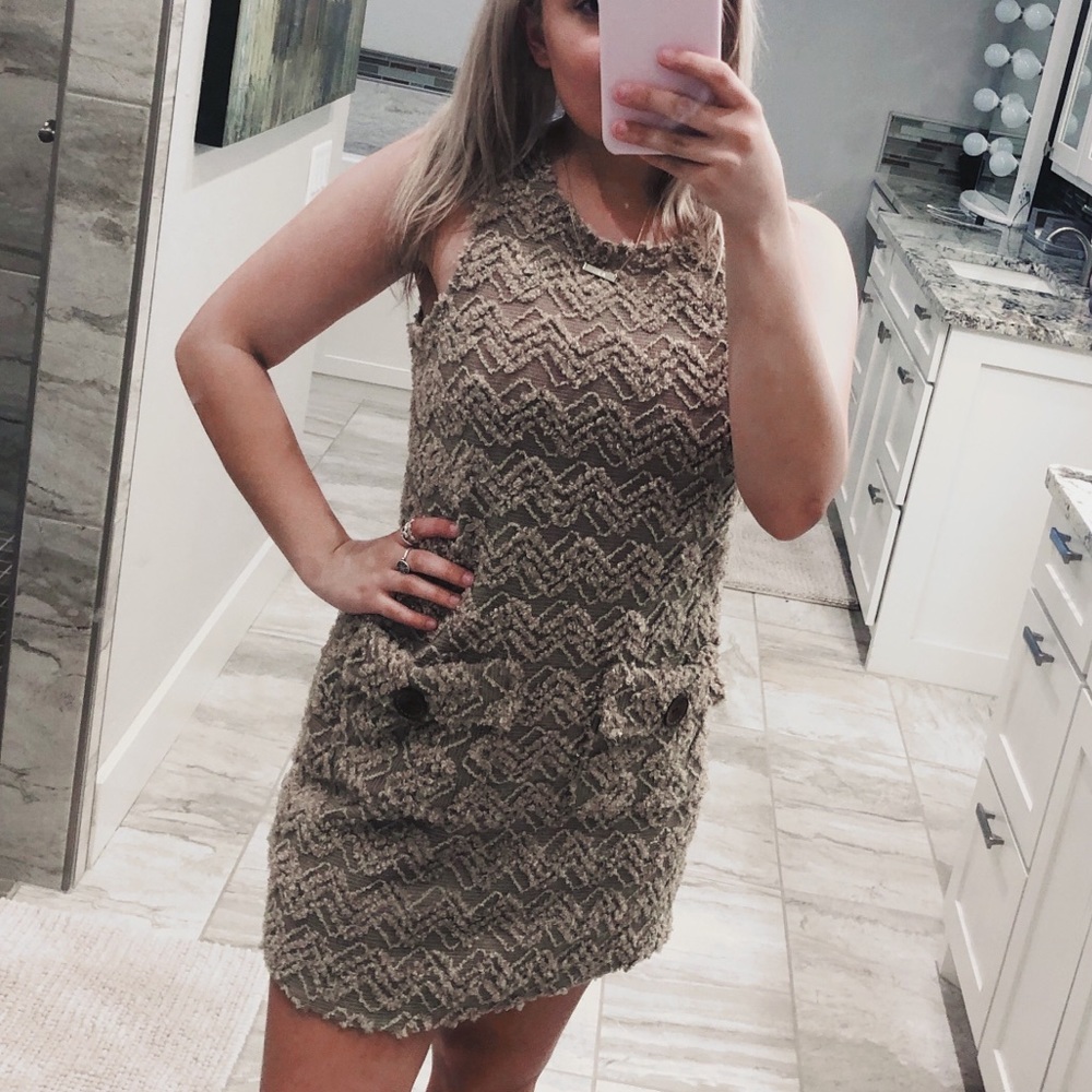 pocketed shift dress - Picture 3 of 5